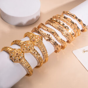 Exquisite Gold Plated Bangle DJ108